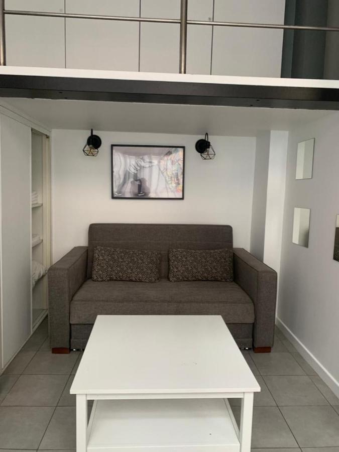 Appartamento Spacious Bright Split Level Flat In The Fashionable Marais Parigi Esterno foto